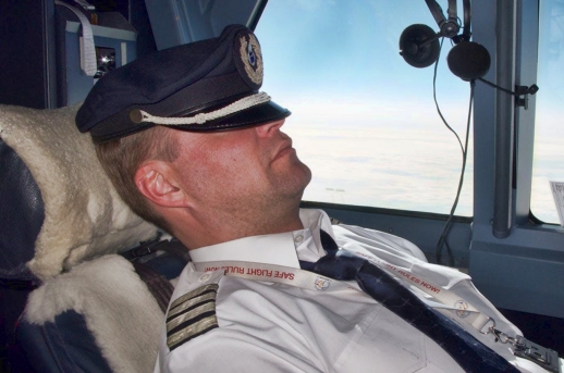 pilot de avion prins fara diploma