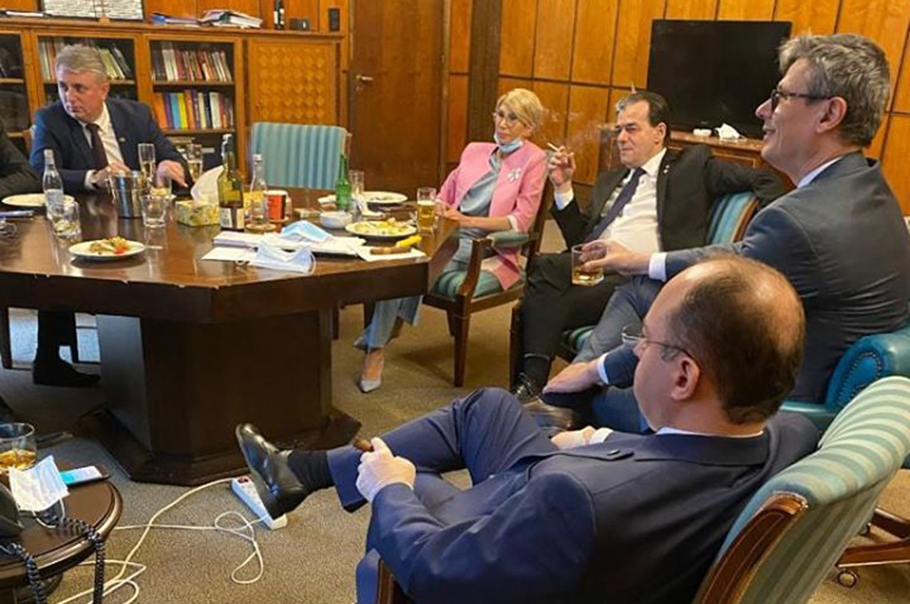 poza in cabinet orban