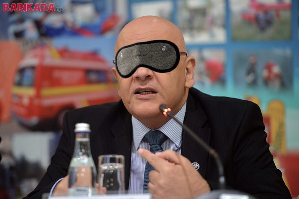 arafat masca ochi