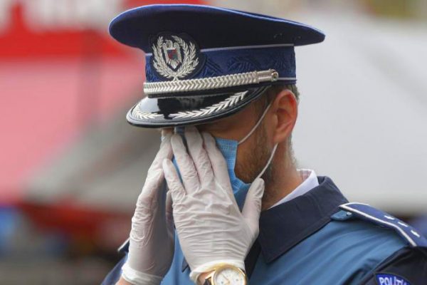 polițist bucureștean a fost prins la pensat în timpul serviciului.