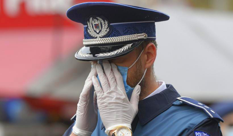 polițist bucureștean a fost prins la pensat în timpul serviciului.
