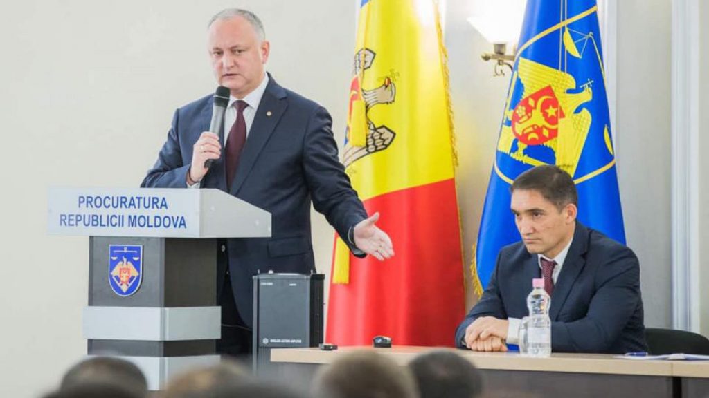 dodon sare in apararea lui Stoianoglo