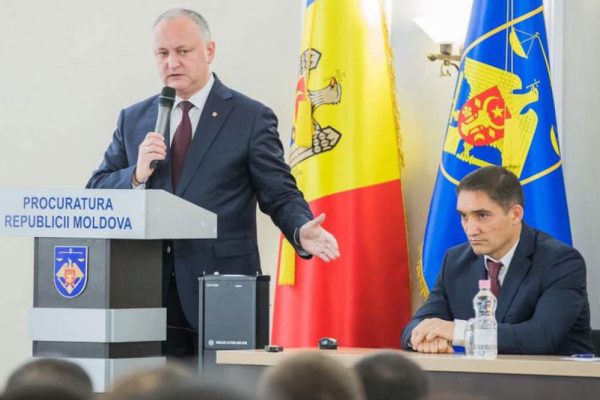 dodon sare in apararea lui Stoianoglo