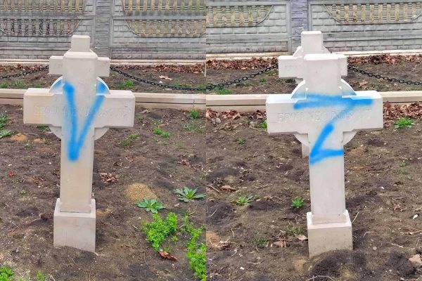vandalism cruci eroi romani falesti