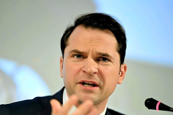 Sebastian burduja